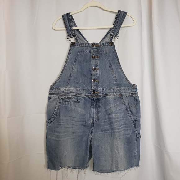 CITY CHIC DENIM DISTRESSED STONEWASHED OVERALL SHORTS SIZE 14 - Picture 3 of 12